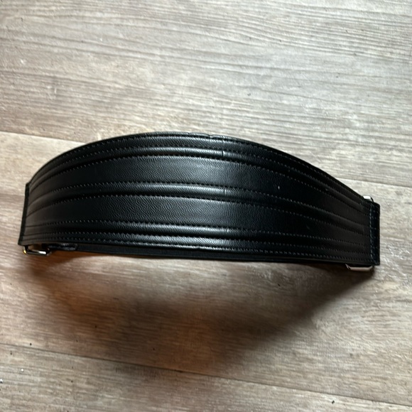 Le Chateau wide faux leather waist cincher belt - Picture 3 of 4